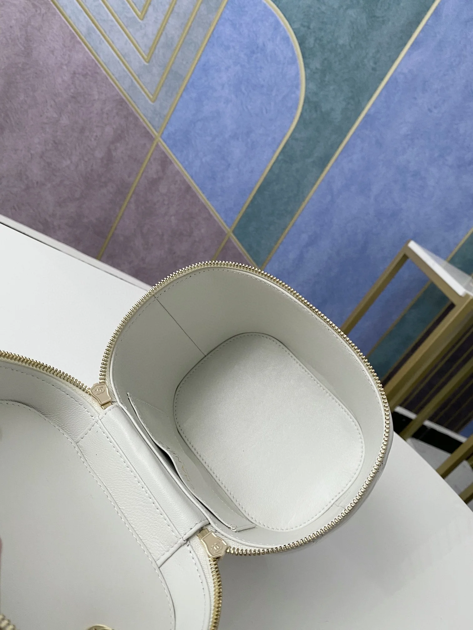 Chanel Vanity Case Gold Hardware White For Women, Women’s Handbags, Shoulder Bags 9.4in/24cm