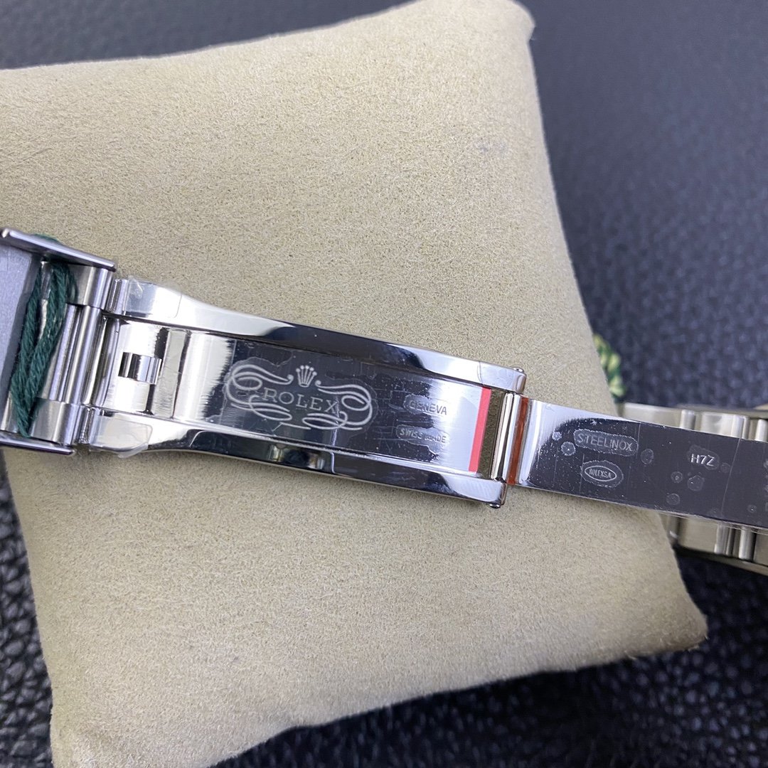 Submariner Date Green Bezel 41mm