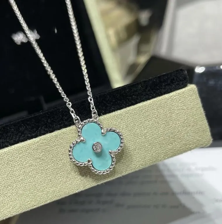 Van Cleef&Arpels Vintage Alhambra pendant