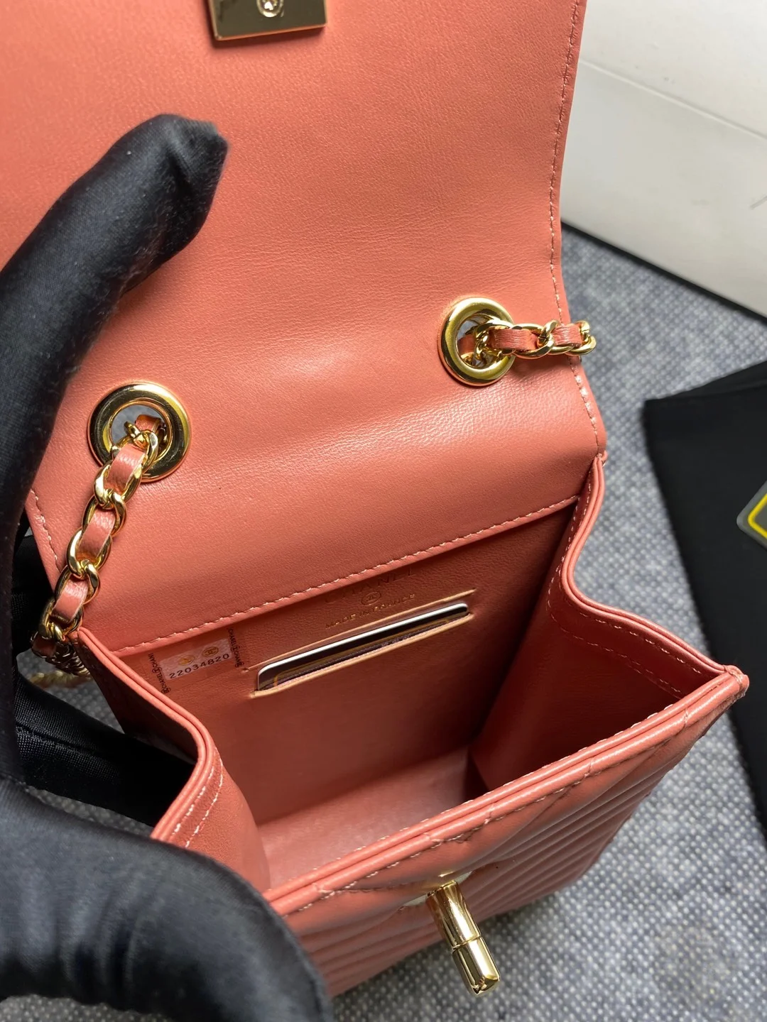 Chanel Chevron Trendy Cc Phone Nude Bag For Women 18cm/7in