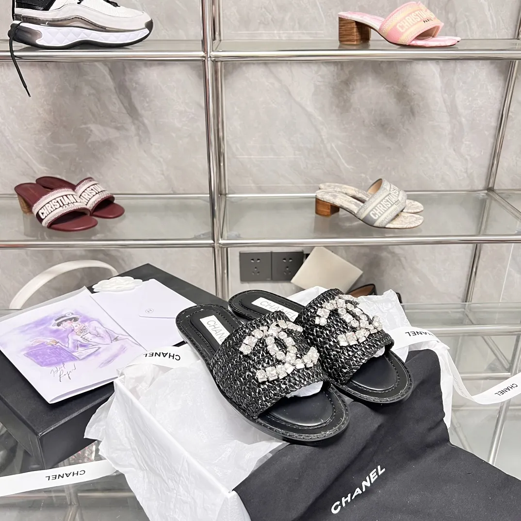 CC new arrival women slippers 001