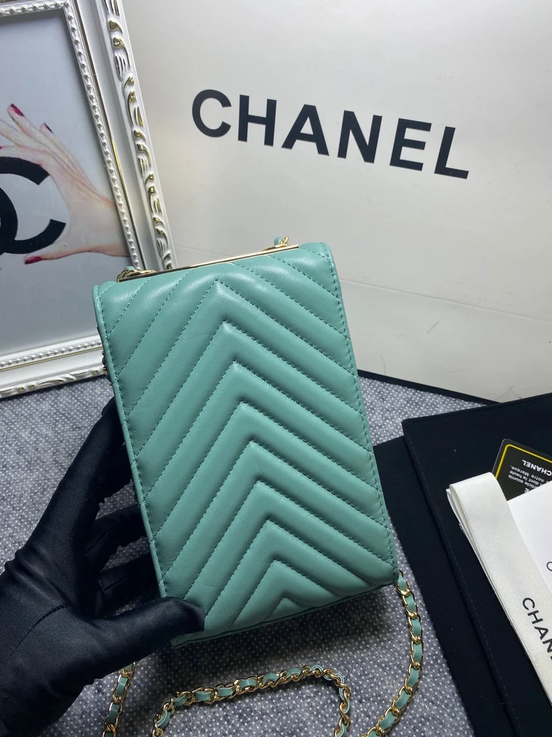 Chanel Chevron Trendy Cc Phone Mint Bag For Women 18cm/7in