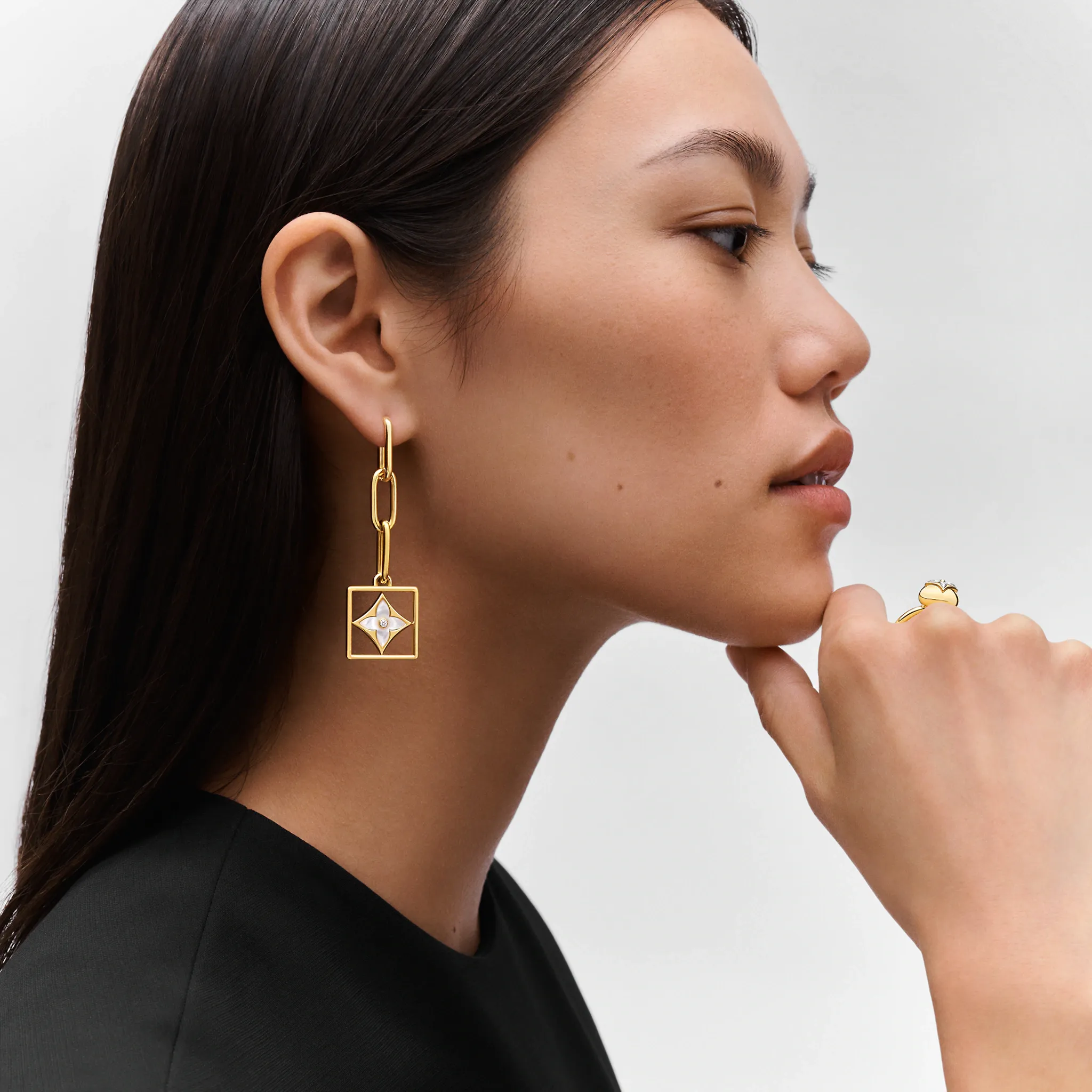 B Blossom Yellow Gold, White Mother-of-Pearl and Diamond Earrings