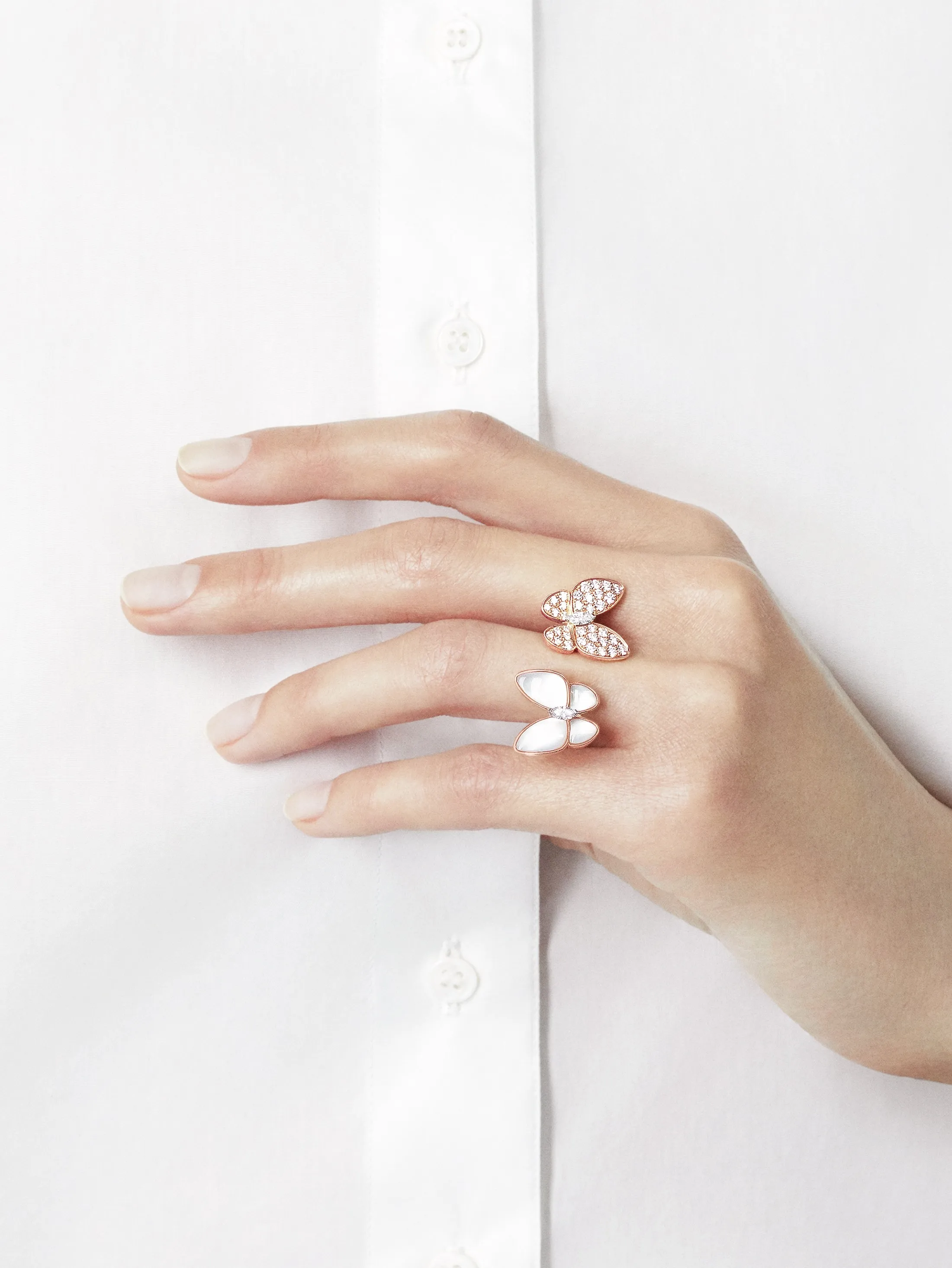 Two Butterfly Between the Finger ring rose gold, Diamond