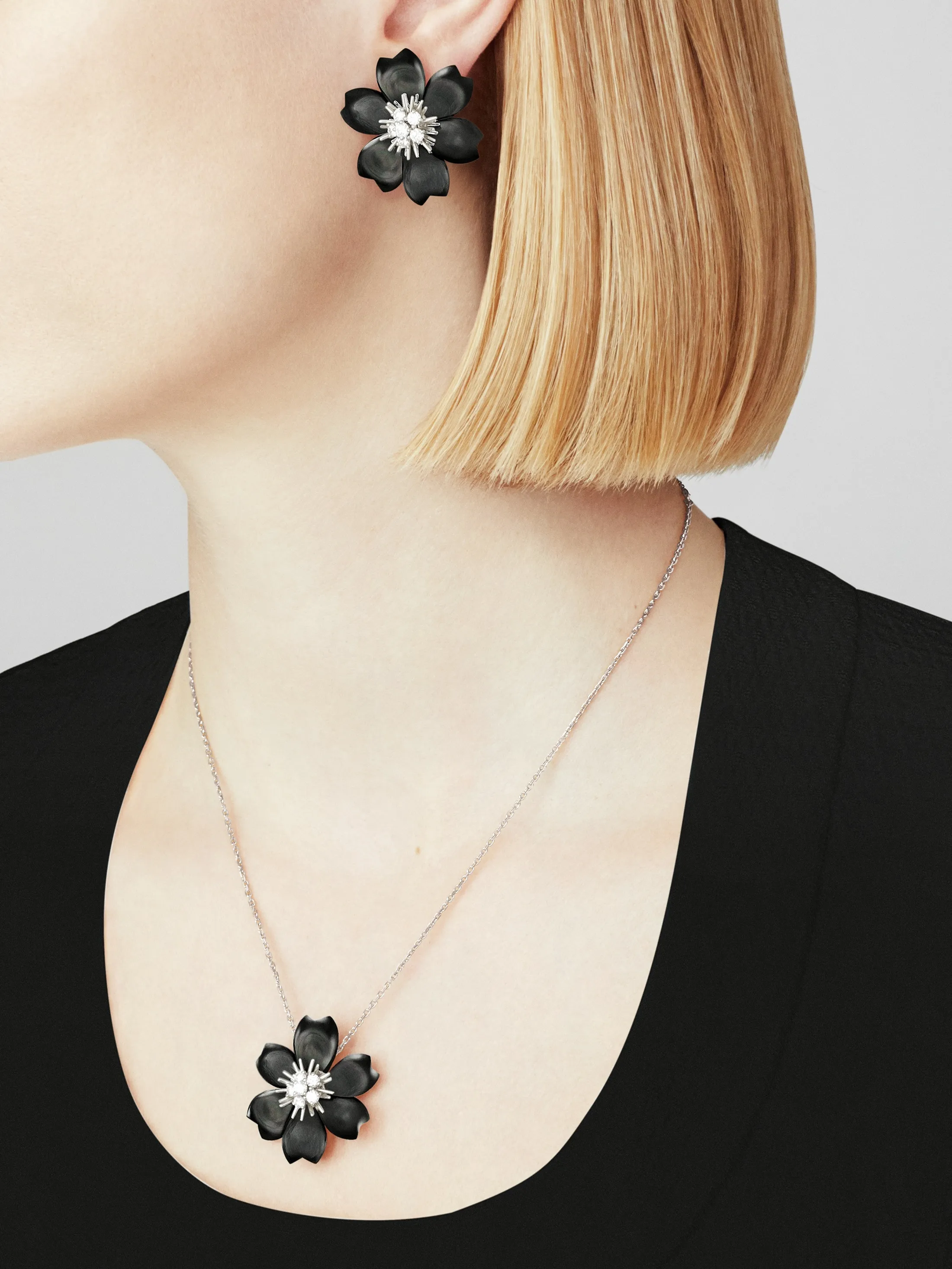 Rose de Noël clip pendant, small model white gold