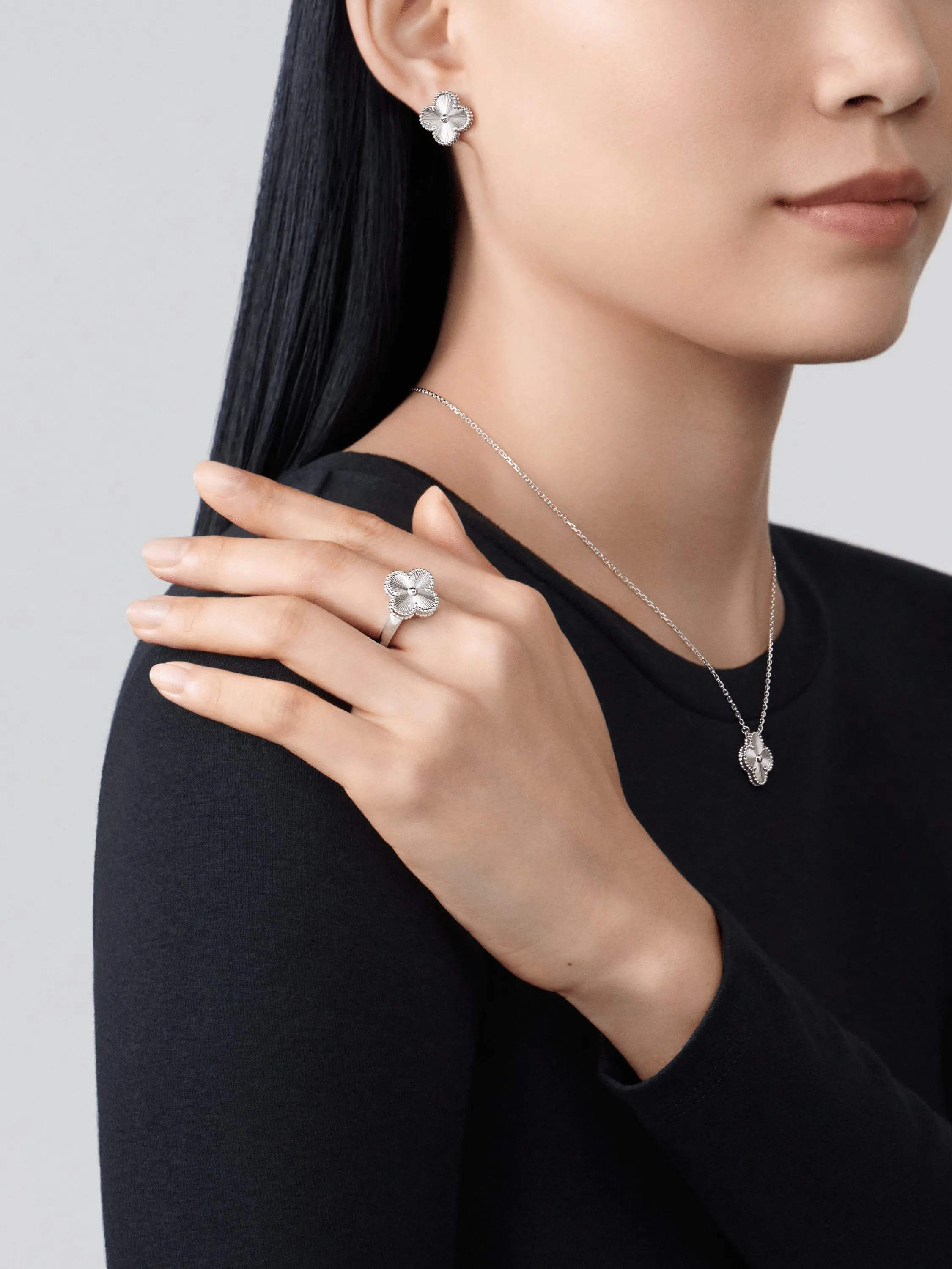 18K Van Cleef & Arpels Vintage Alhambra Ring
