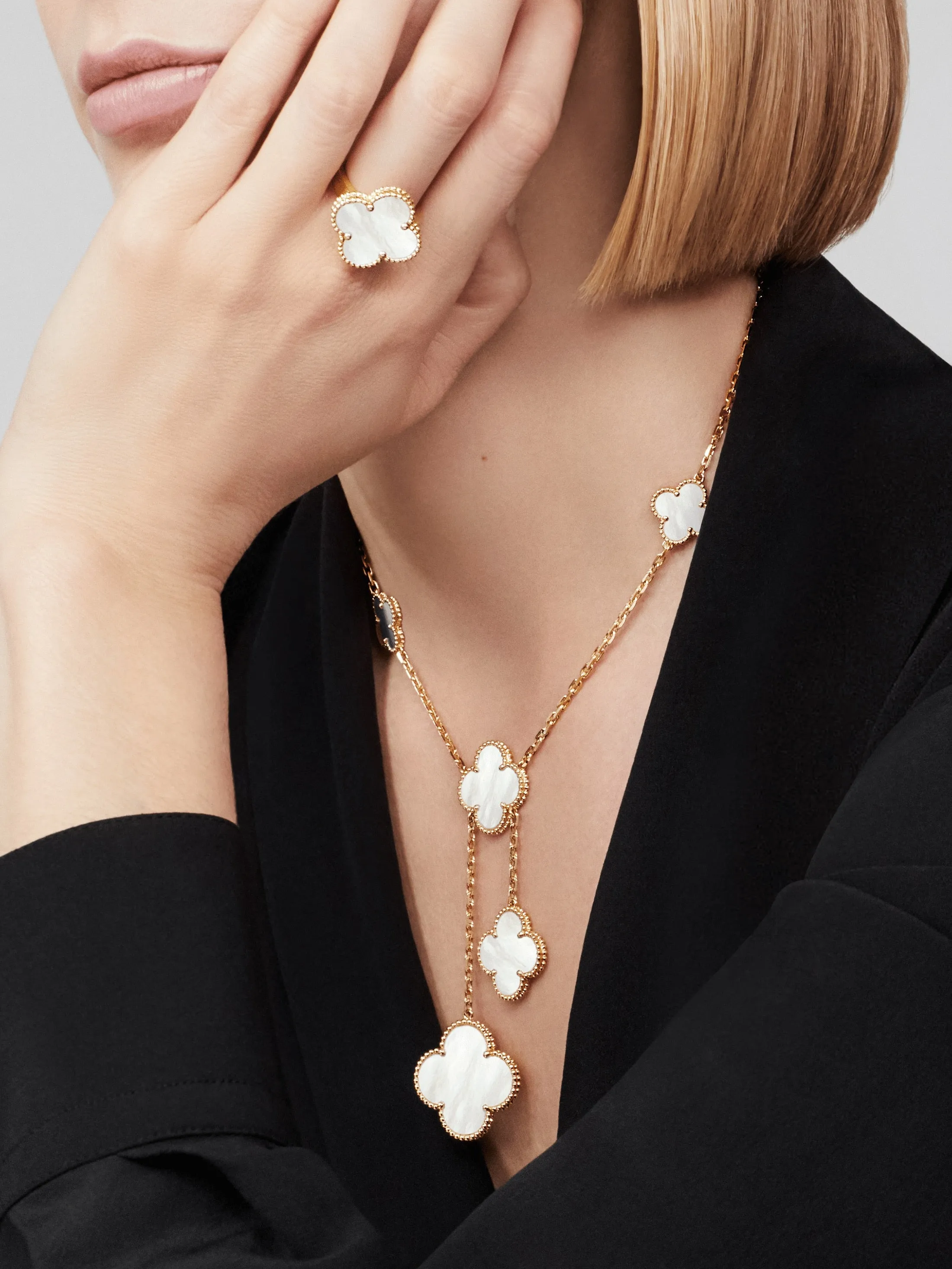 Van Cleef&Arpels Vintage Magic Alhambra necklace