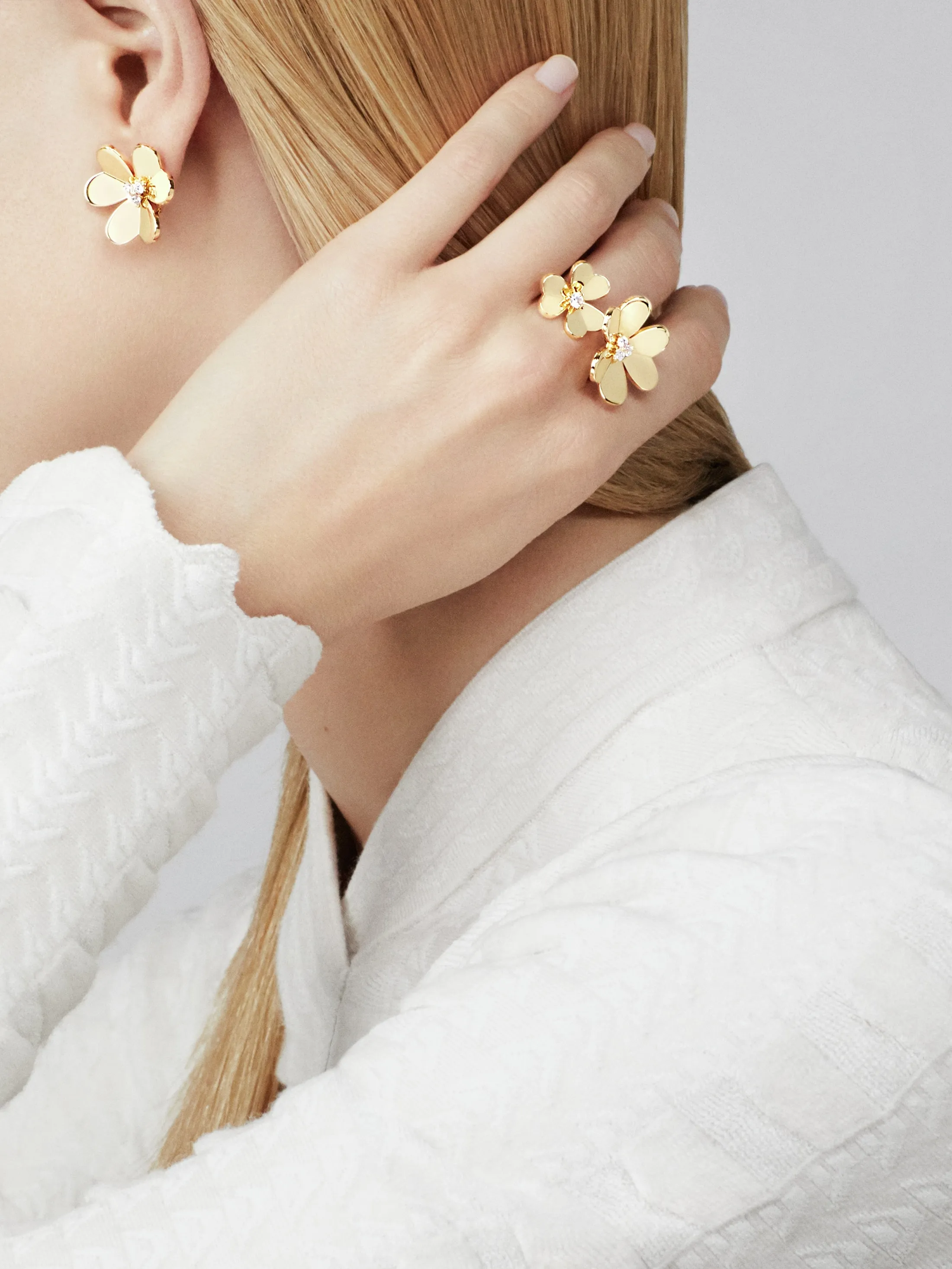 Frivole earrings, large model yellow gold, Diamond