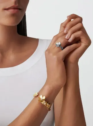 Frivole ring, 1 flower, small model white gold, Diamond