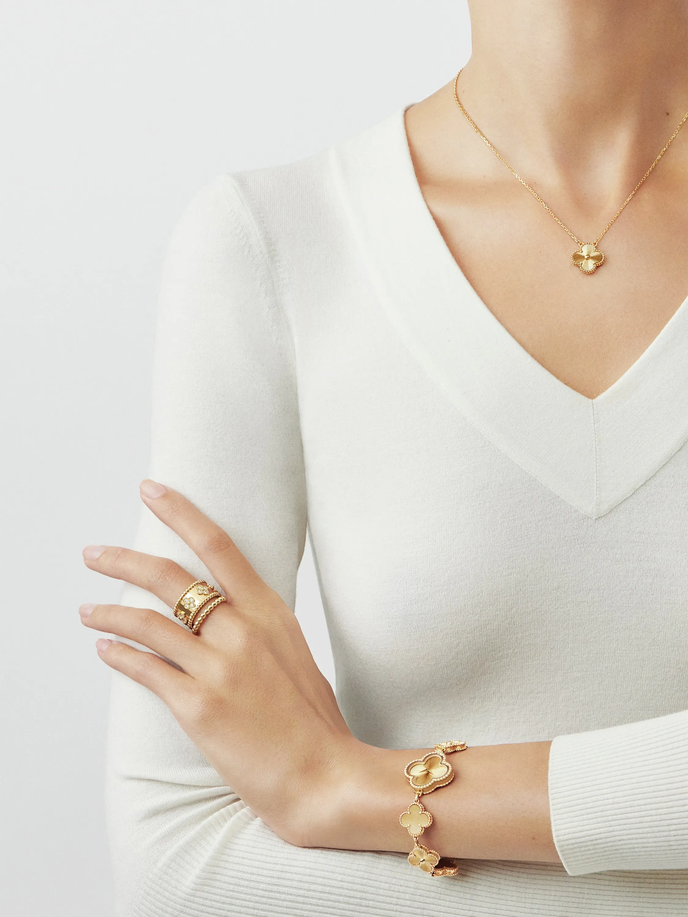 Perlée clovers ring