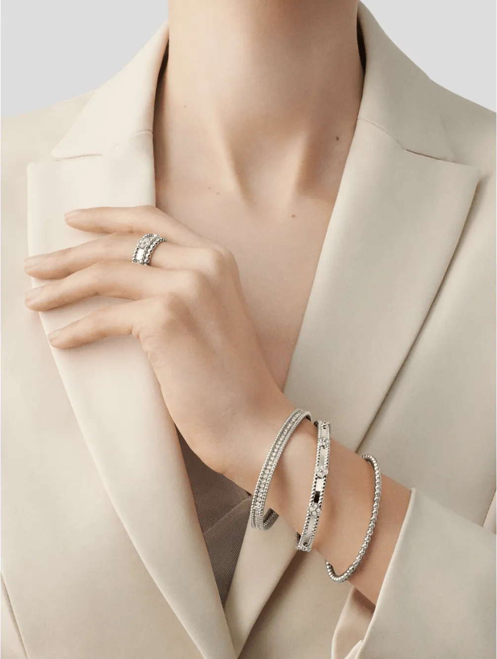 Perlée pearls of gold bracelet, medium model
