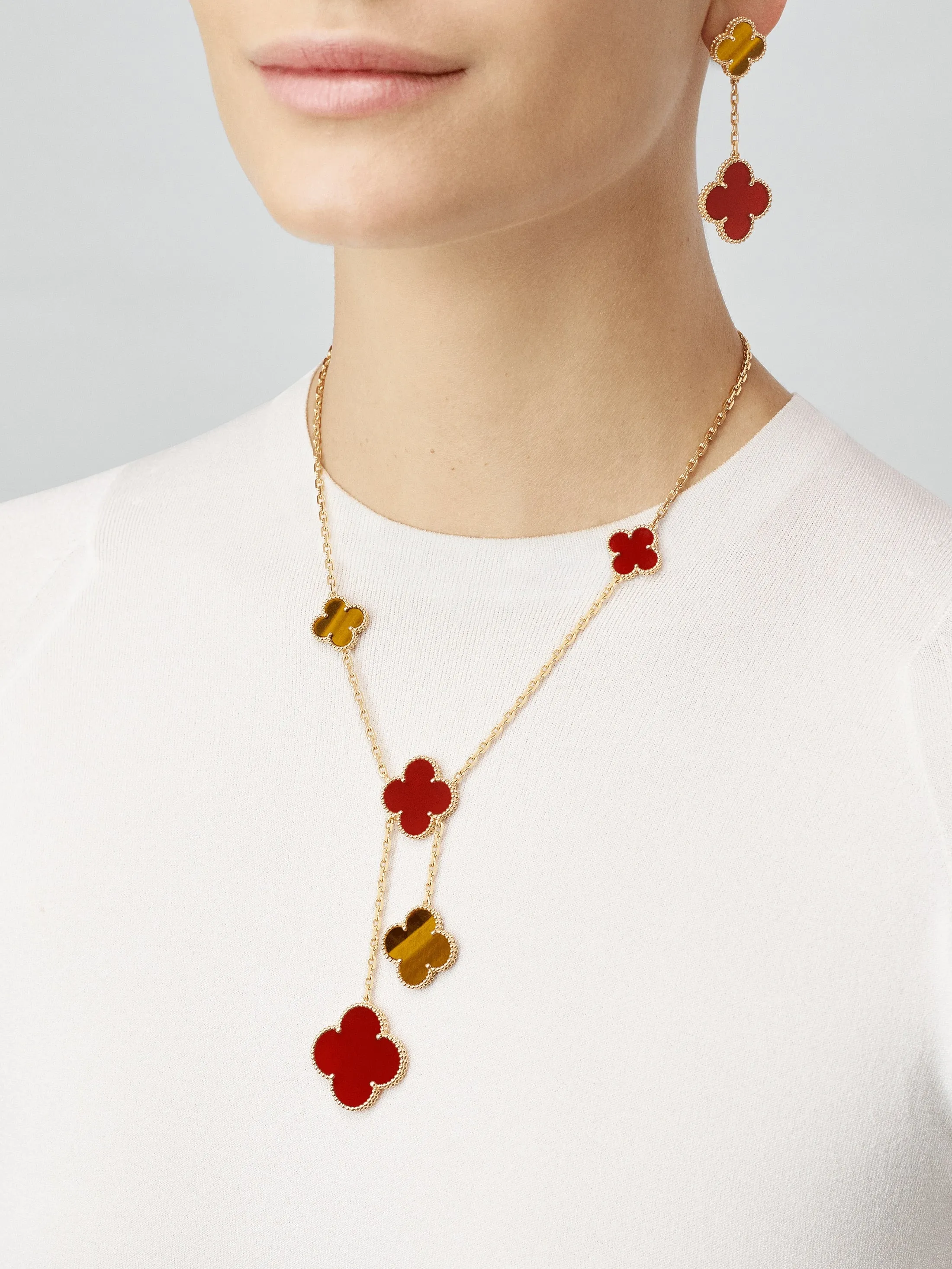Van Cleef&Arpels Vintage Magic Alhambra necklace