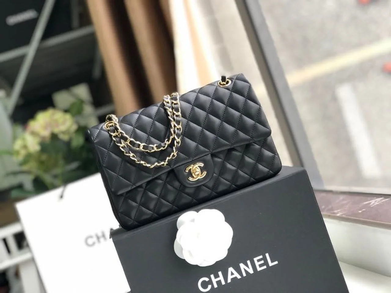 Chanel Classic Handbag Gold Toned Hardware BlackFor Women, Women’s Bags, Shoulder And Crossbody Bags 10.2in/26cm A01112
