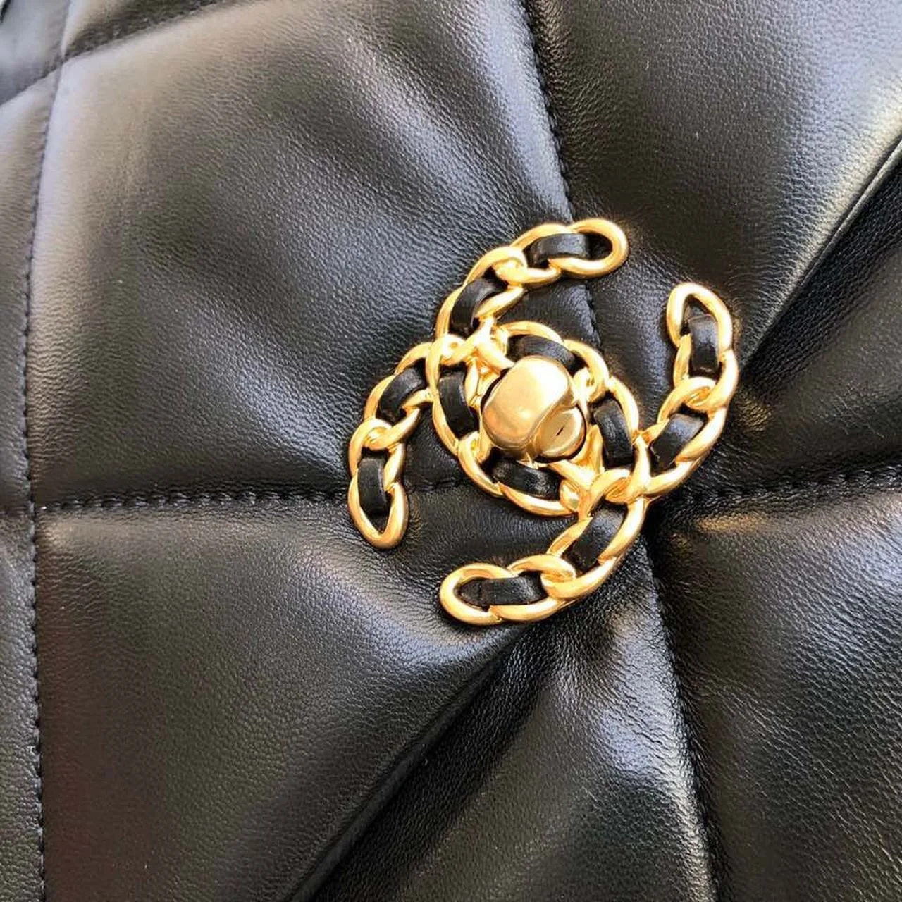 Chanel 19 Maxi Handbag Black For Women, Women’s Bags, Shoulder And Crossbody Bags 14in/36cm AS1162 B04852 94305