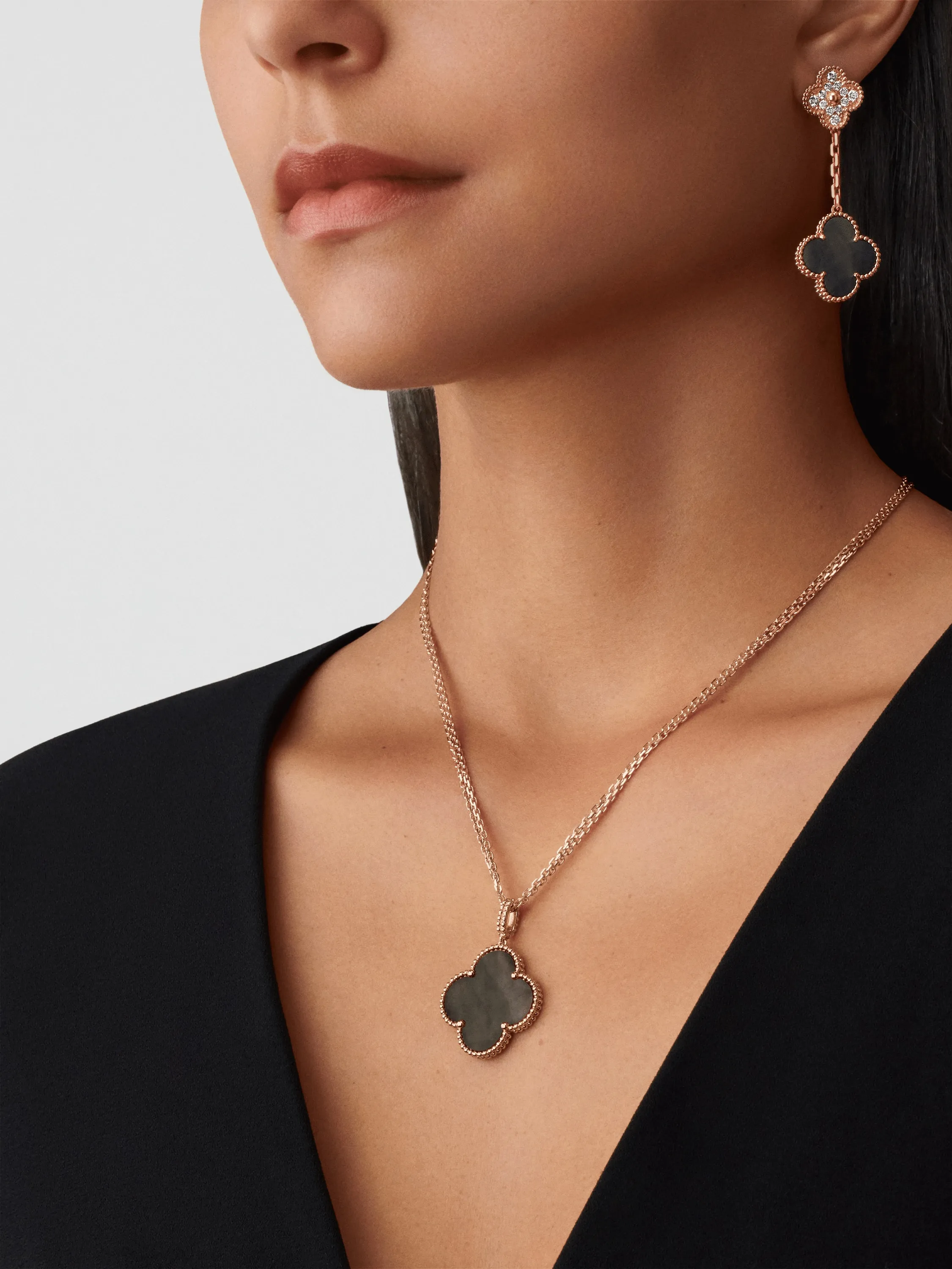 Van Cleef&Arpels VintageMagic Alhambra long necklace