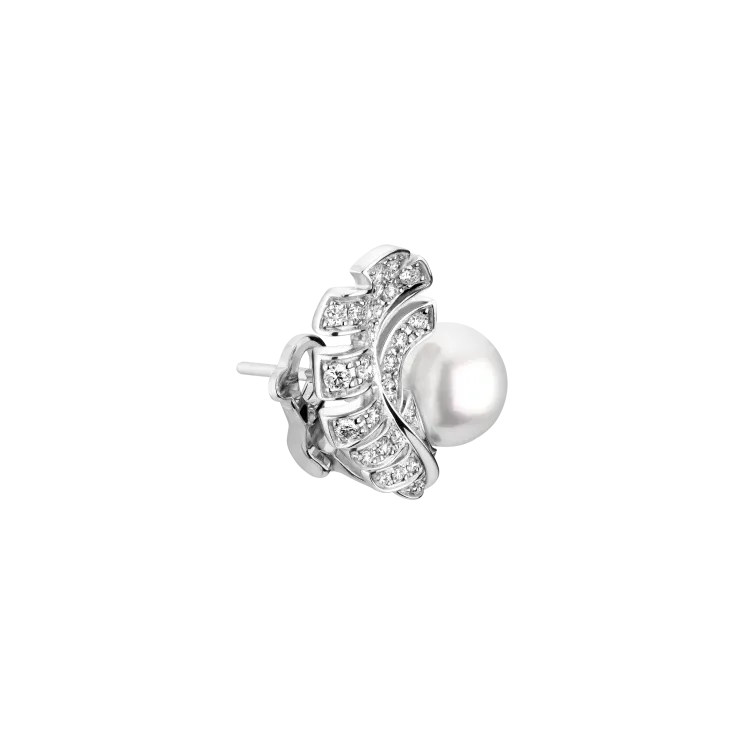 PLUME DE CHANEL EARRINGS white gold, diamonds, cultured pearls
