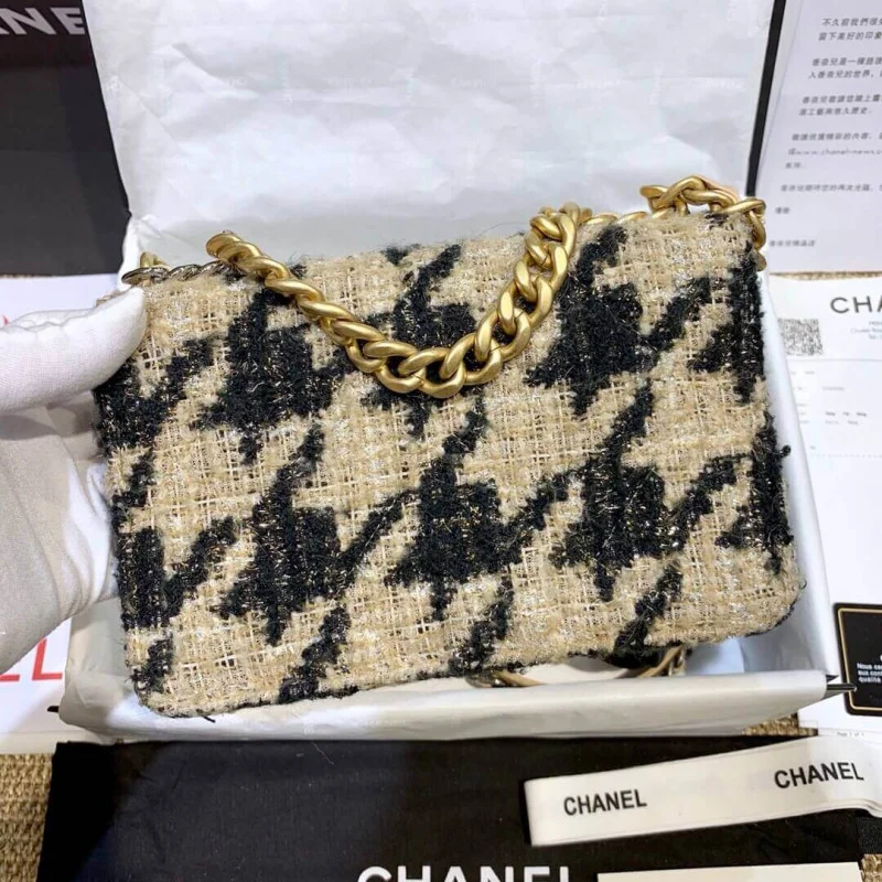 Chanel 19 Tweed W-With Leather Coin Purse Ap0985