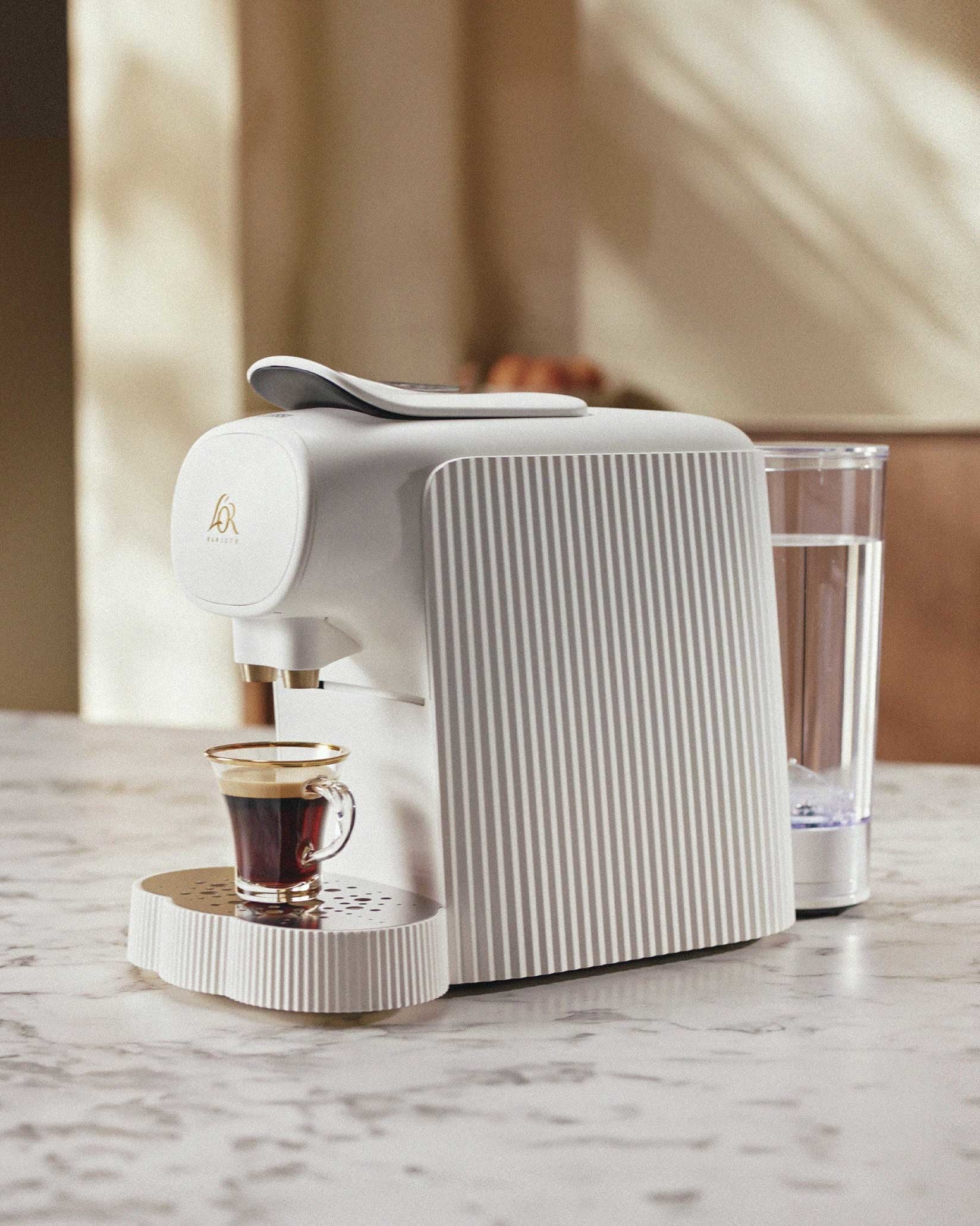 Plissé Portioned capsule coffee machine. British plug. Design Michele De Lucchi