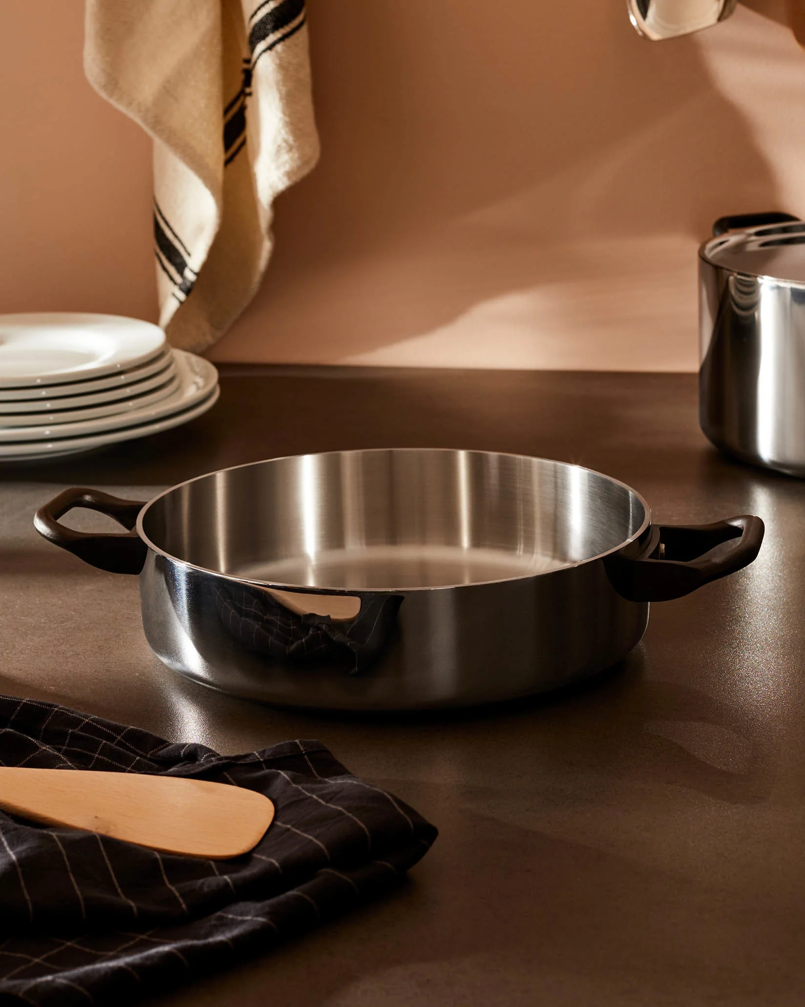 La Cintura di Orione Low casserole with two handles Design Richard Sapper, Gualtiero Marchesi