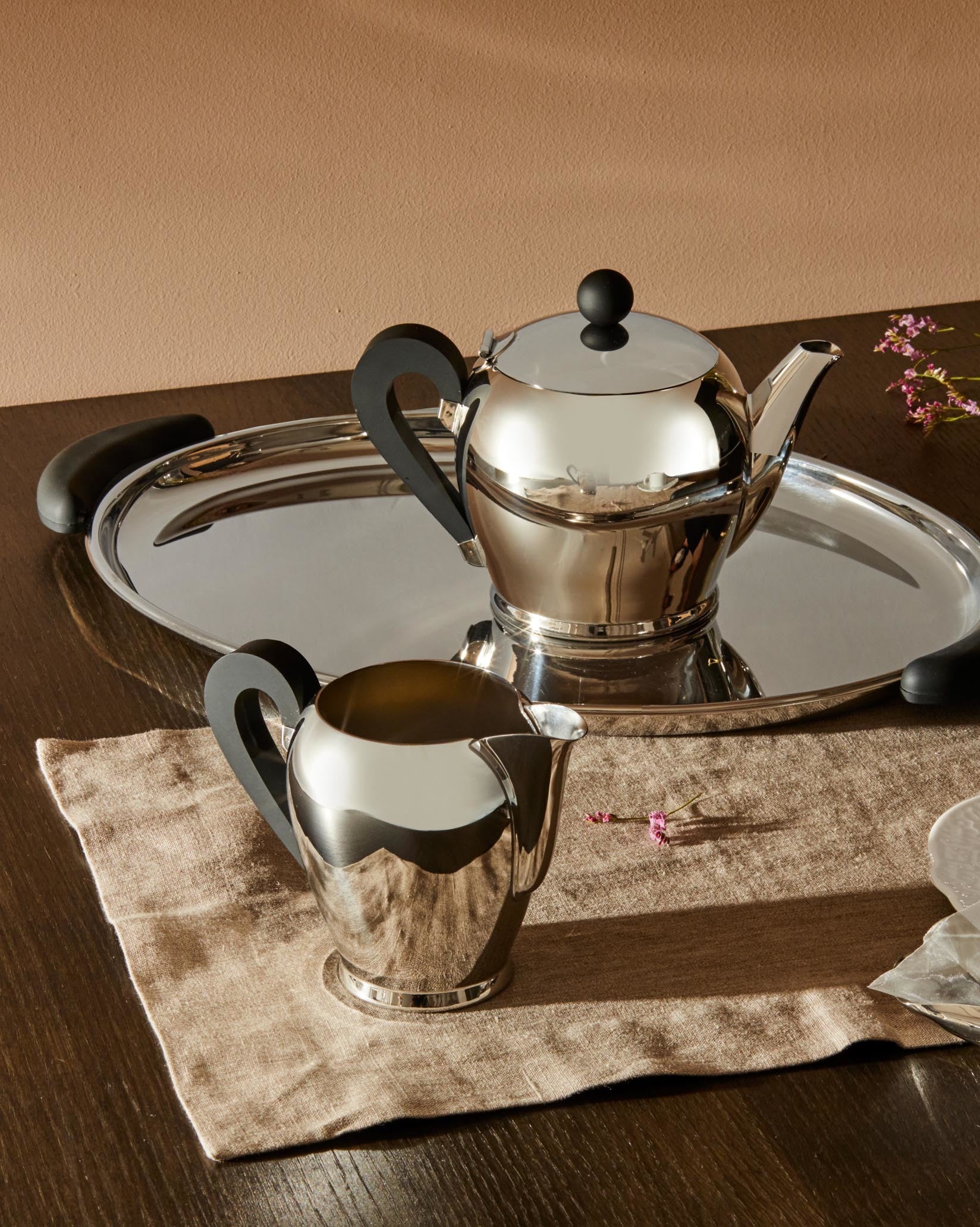 Bombé Milk jug Design Carlo Alessi