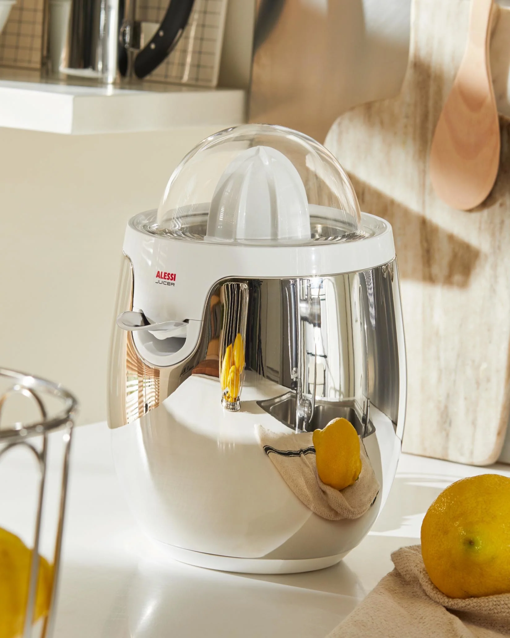 SG63 Electric citrus juicer. European plug Design Stefano Giovannoni