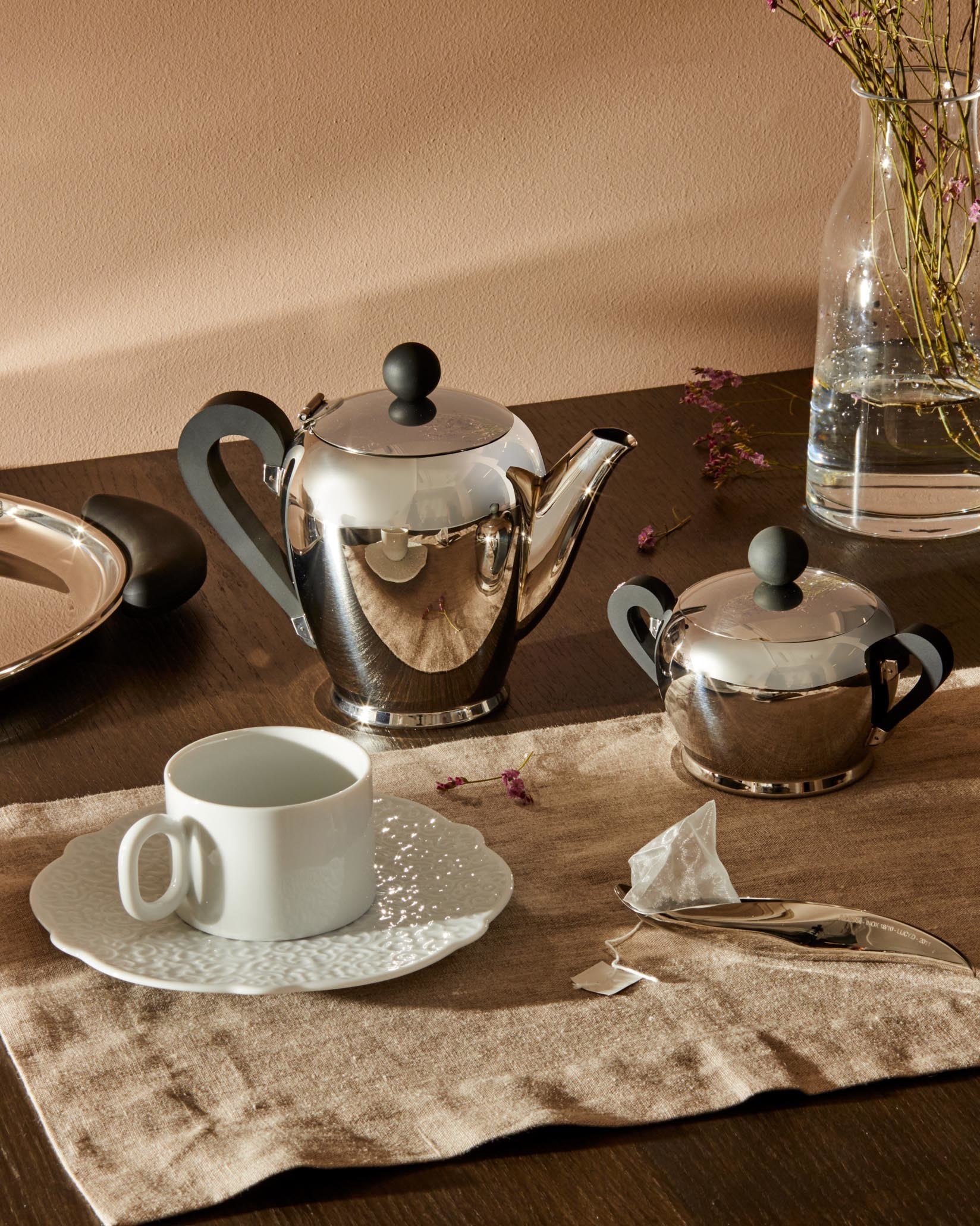 Bombé Teapot Design Carlo Alessi