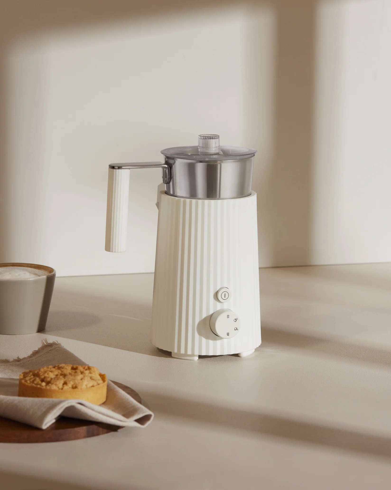 Plissé Multi-function milk frother. British plug Design Michele De Lucchi