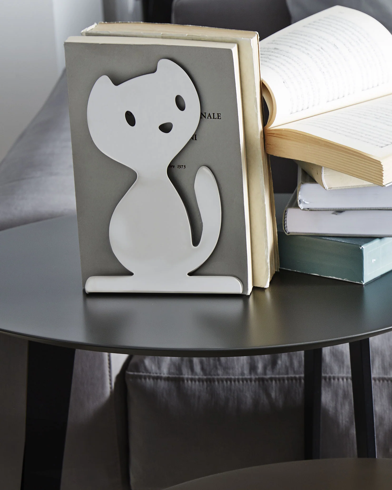 Vigo Bookstand Design Miriam Mirri