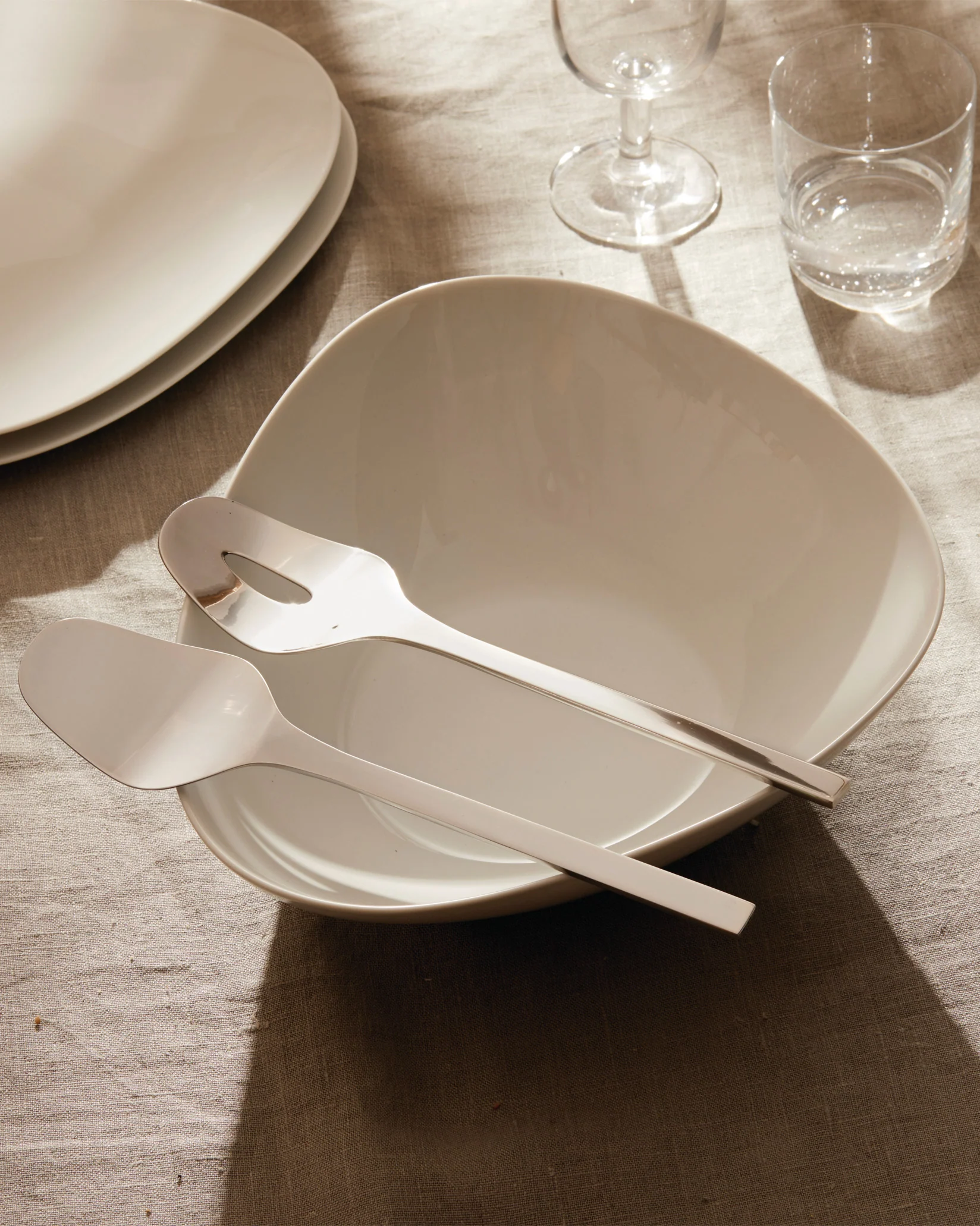 Colombina collection Salad serving bowl Design Doriana e Massimiliano Fuksas