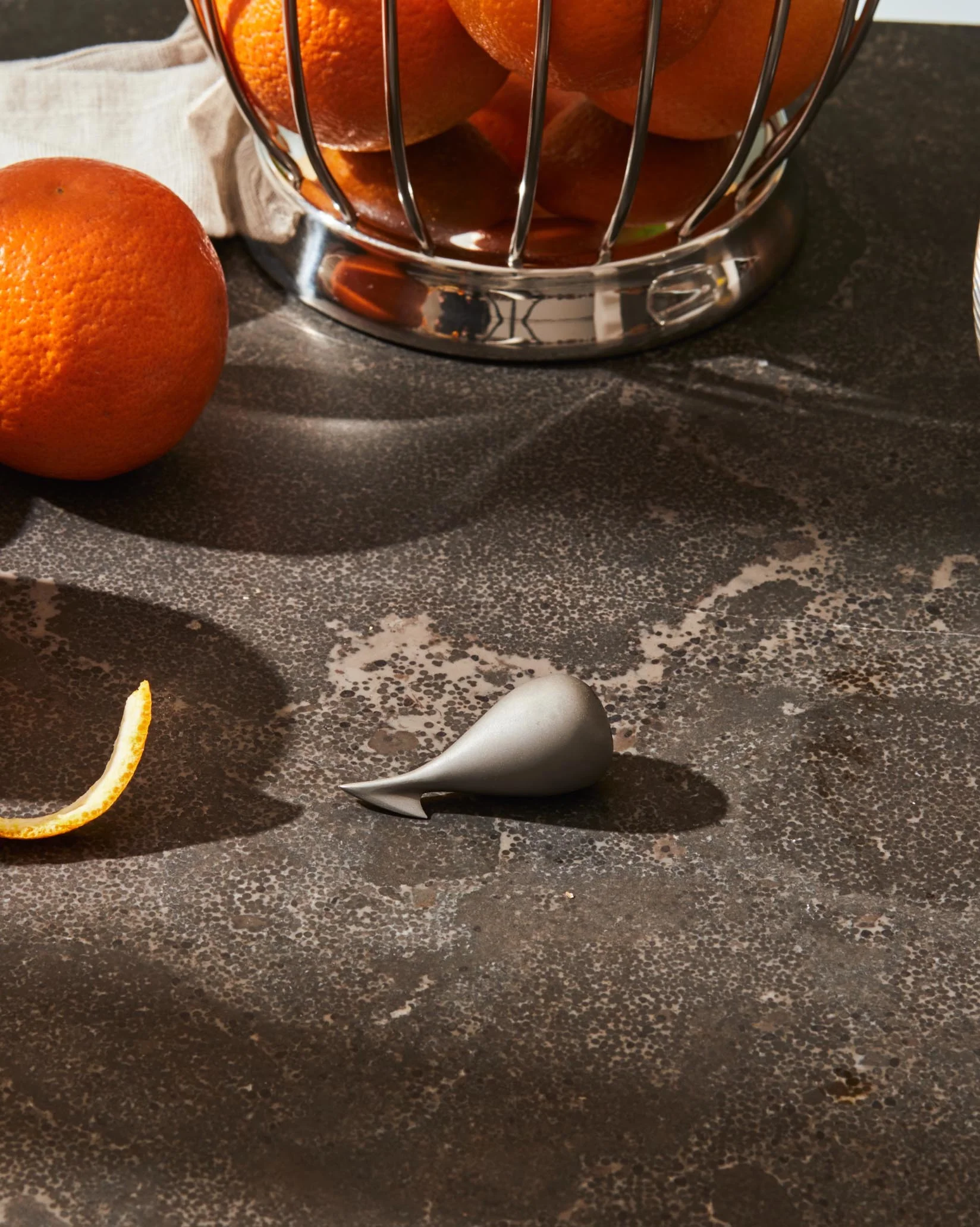 Apostrophe Orange peeler Design Gabriele Chiave, LPWK