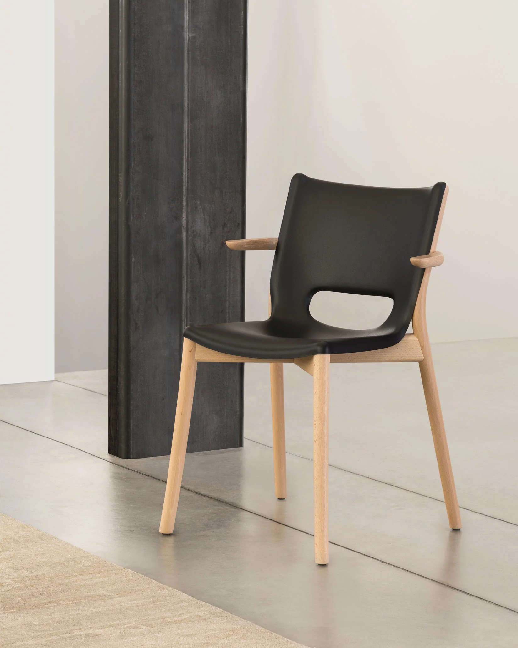 Poêle Collection Monoshell chair with armrests Design Philippe Starck