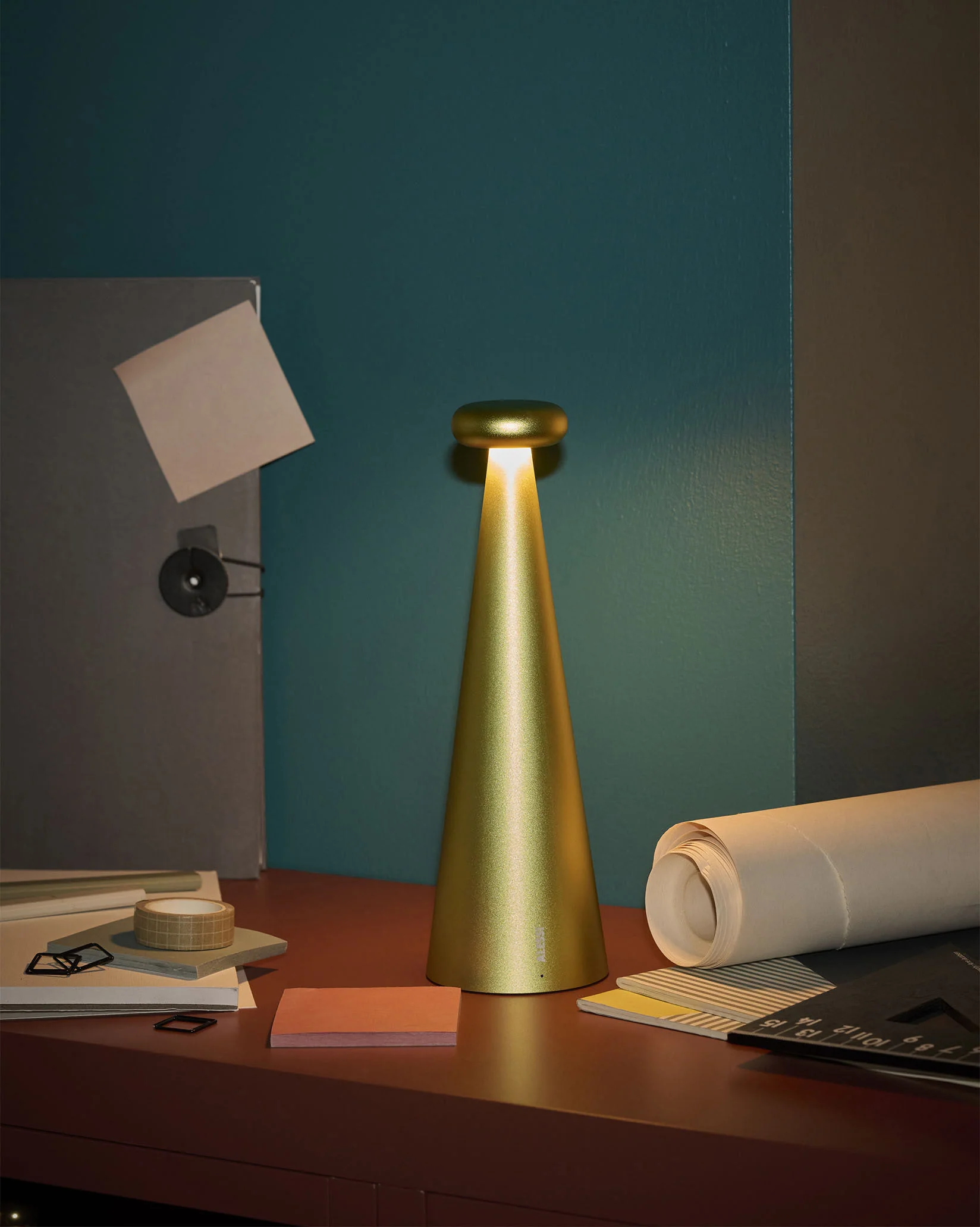 Bedin Table lamp Design Alessandro Stabile