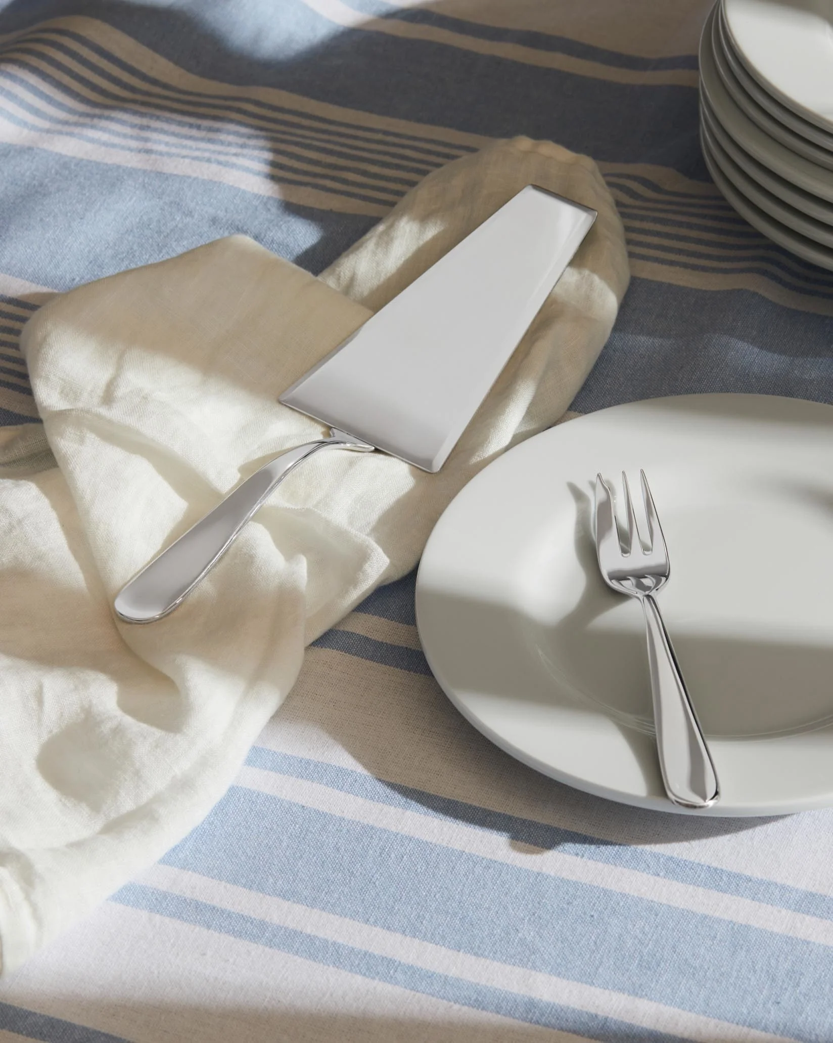 Nuovo Milano Cake server Design Ettore Sottsass