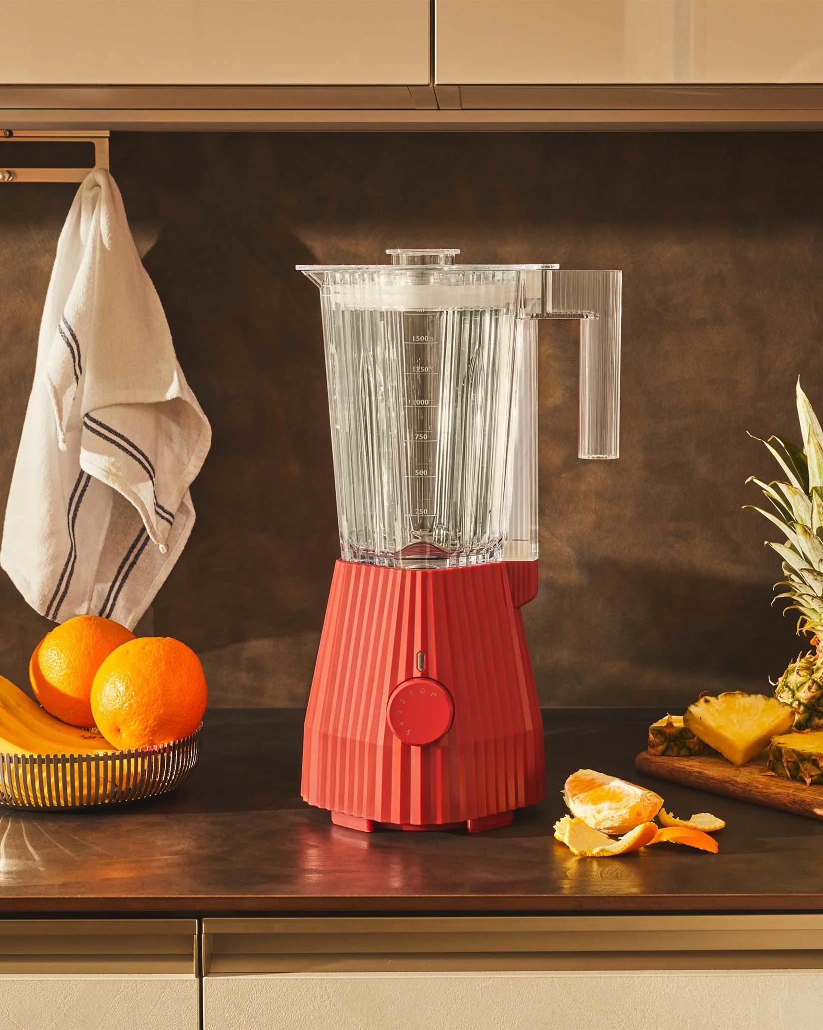 Plissé Blender. European plug Design Michele De Lucchi