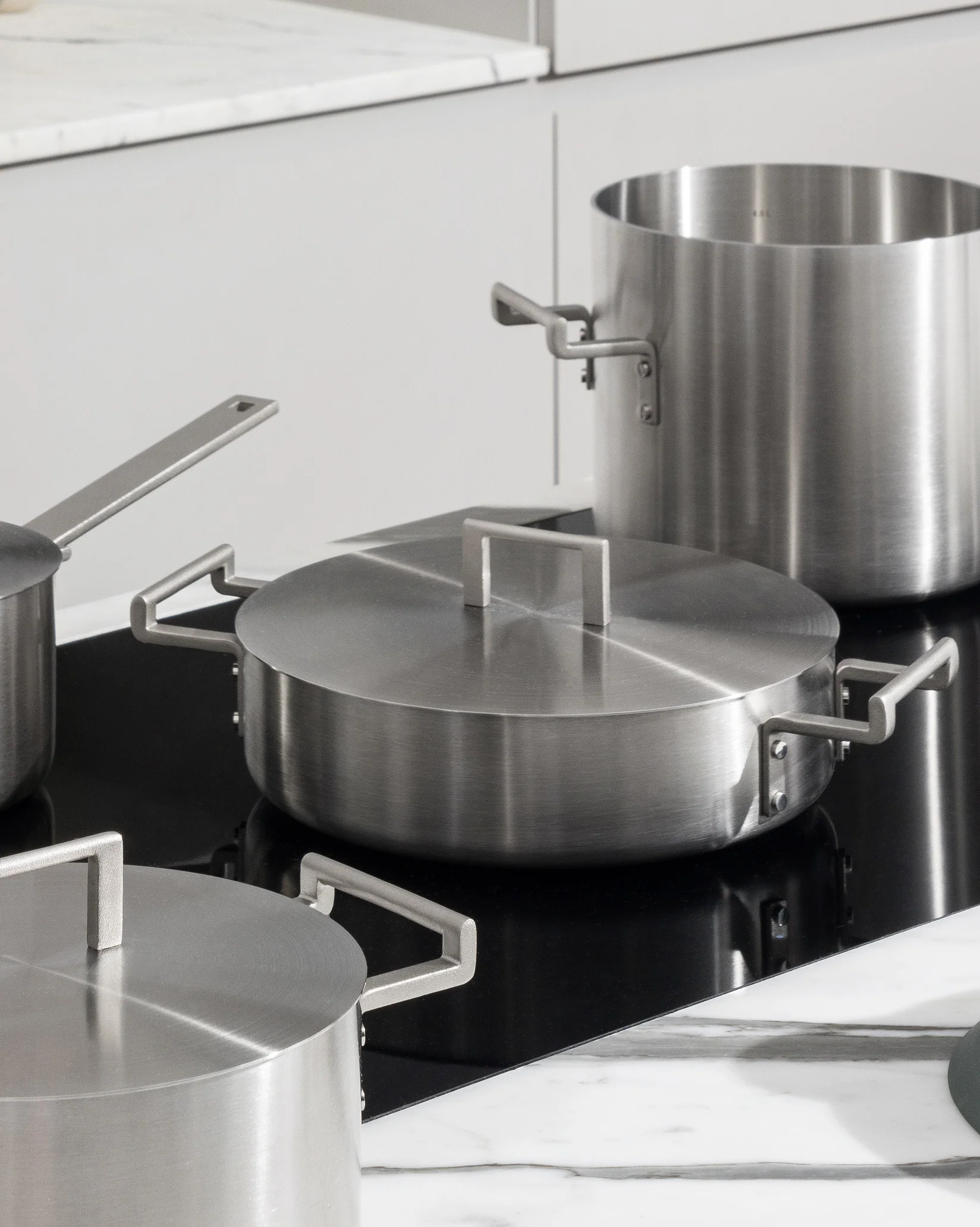 Convivio Low casserole with two handles Design David Chipperfield , Consultant Pietro Leemann