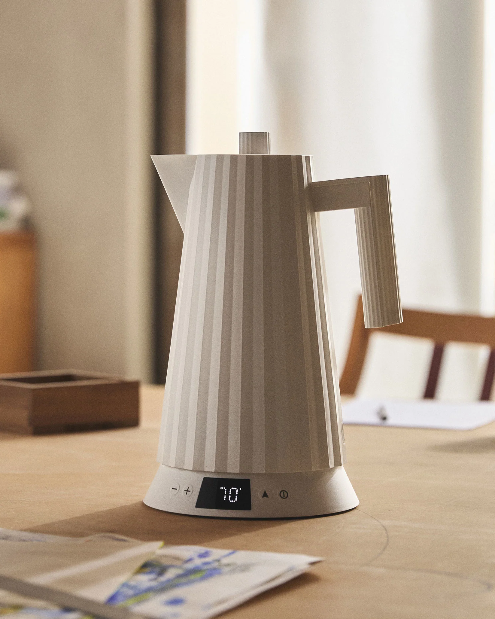 Plissé Electric kettle. European plug Design Michele De Lucchi