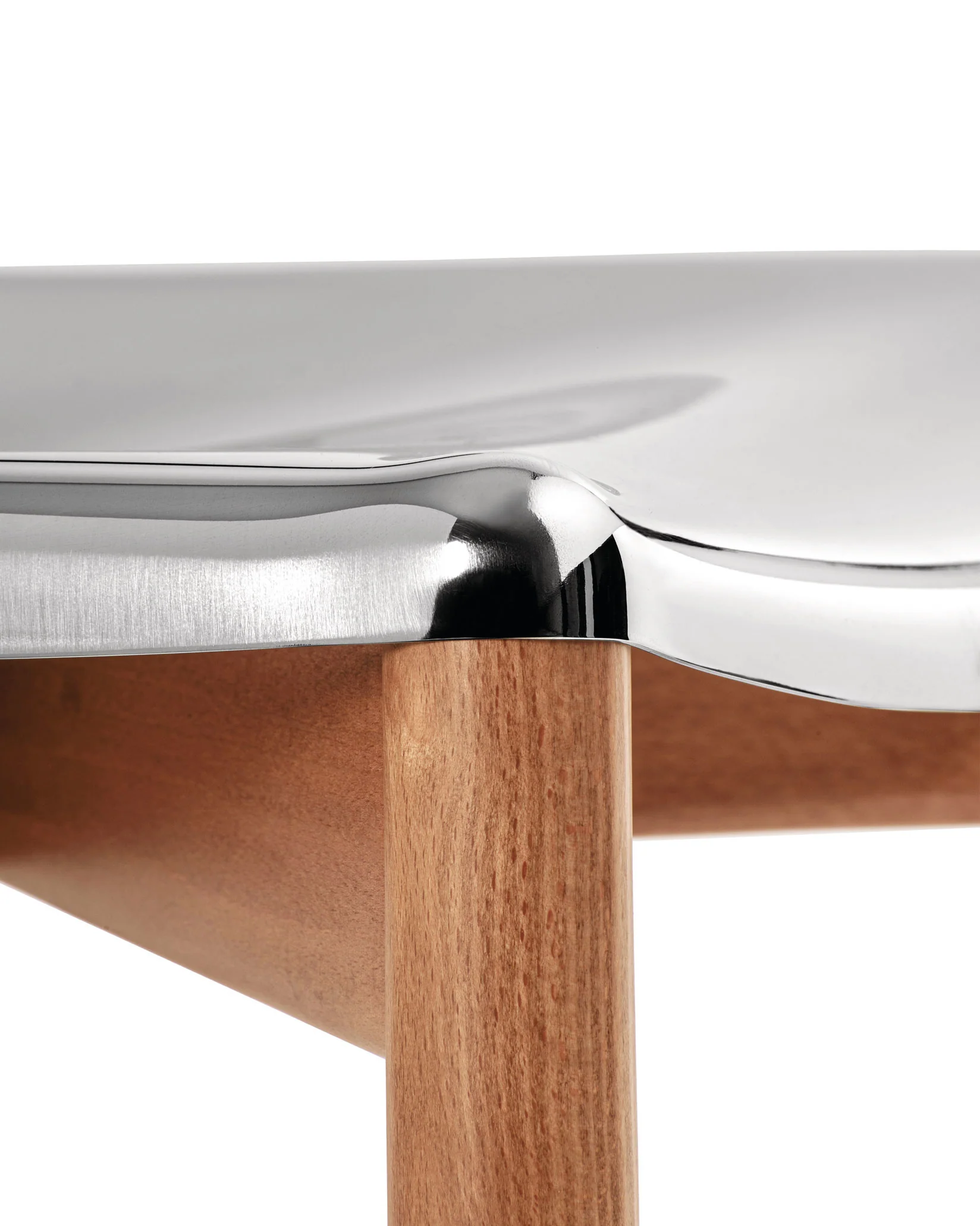 Poêle Collection Monoshell chair with armrests Design Philippe Starck