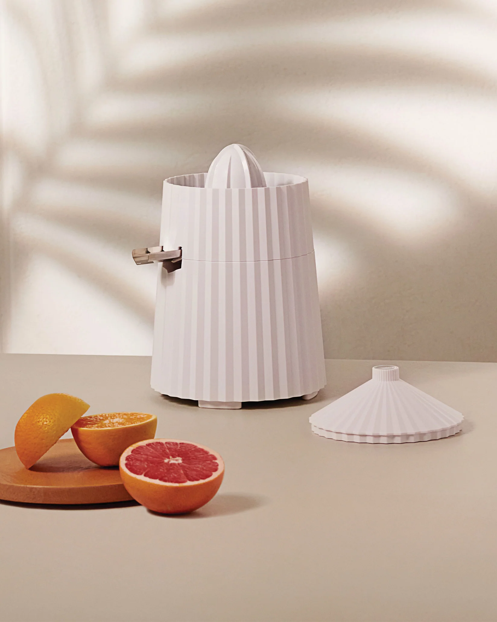 Plissé Electric citrus-squeezer. British plug Design Michele De Lucchi
