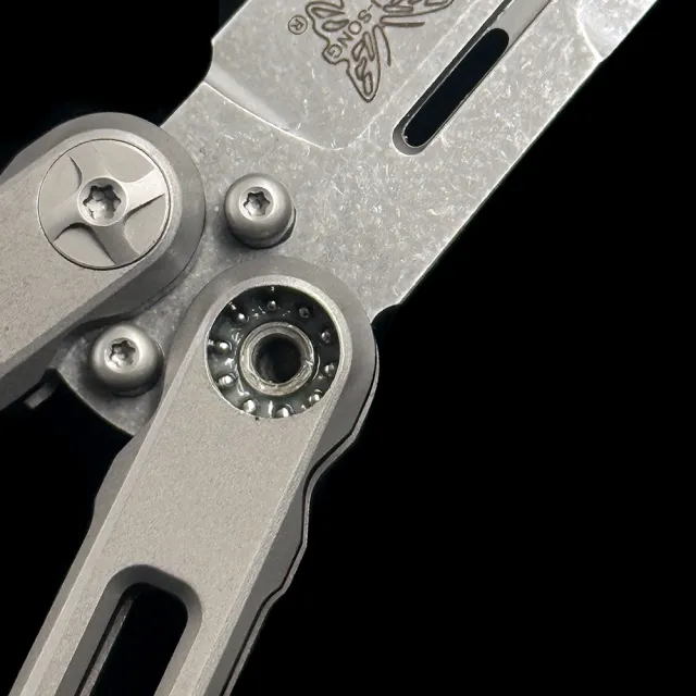 BM85 Titanium integrated handle Bali-Song Swing knife