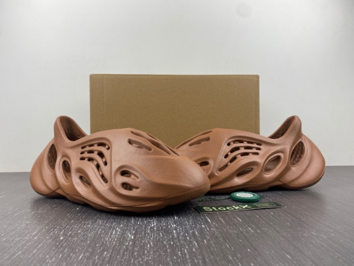 ADIDAS YEEZY FOAM RNNR “Flax” HP5335