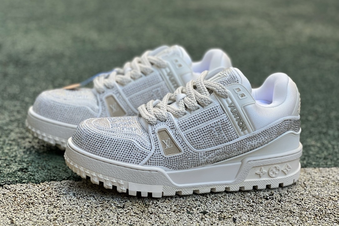 LV TRAINER MAXI Full of diamonds white