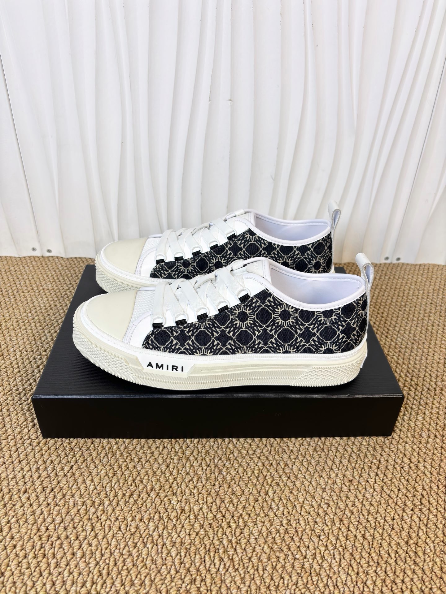 AMIRI STARS Sneakers