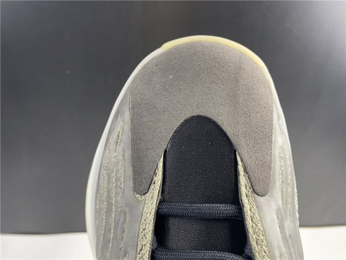 Adidas Yeezy Quantum “Barium” H68771