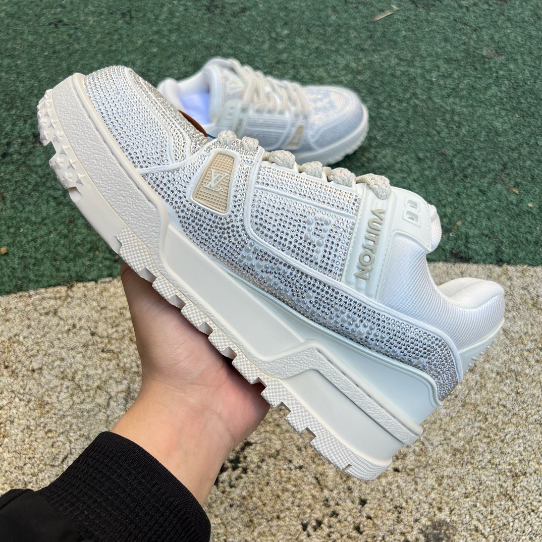LV TRAINER MAXI Full of diamonds white