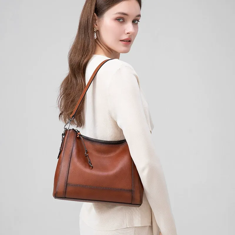 Kalidorexis – Structured Leather Shoulder Hobo Bag