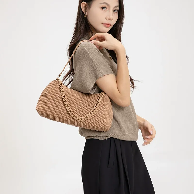 Kalidorexis Woven Chain Shoulder Bag