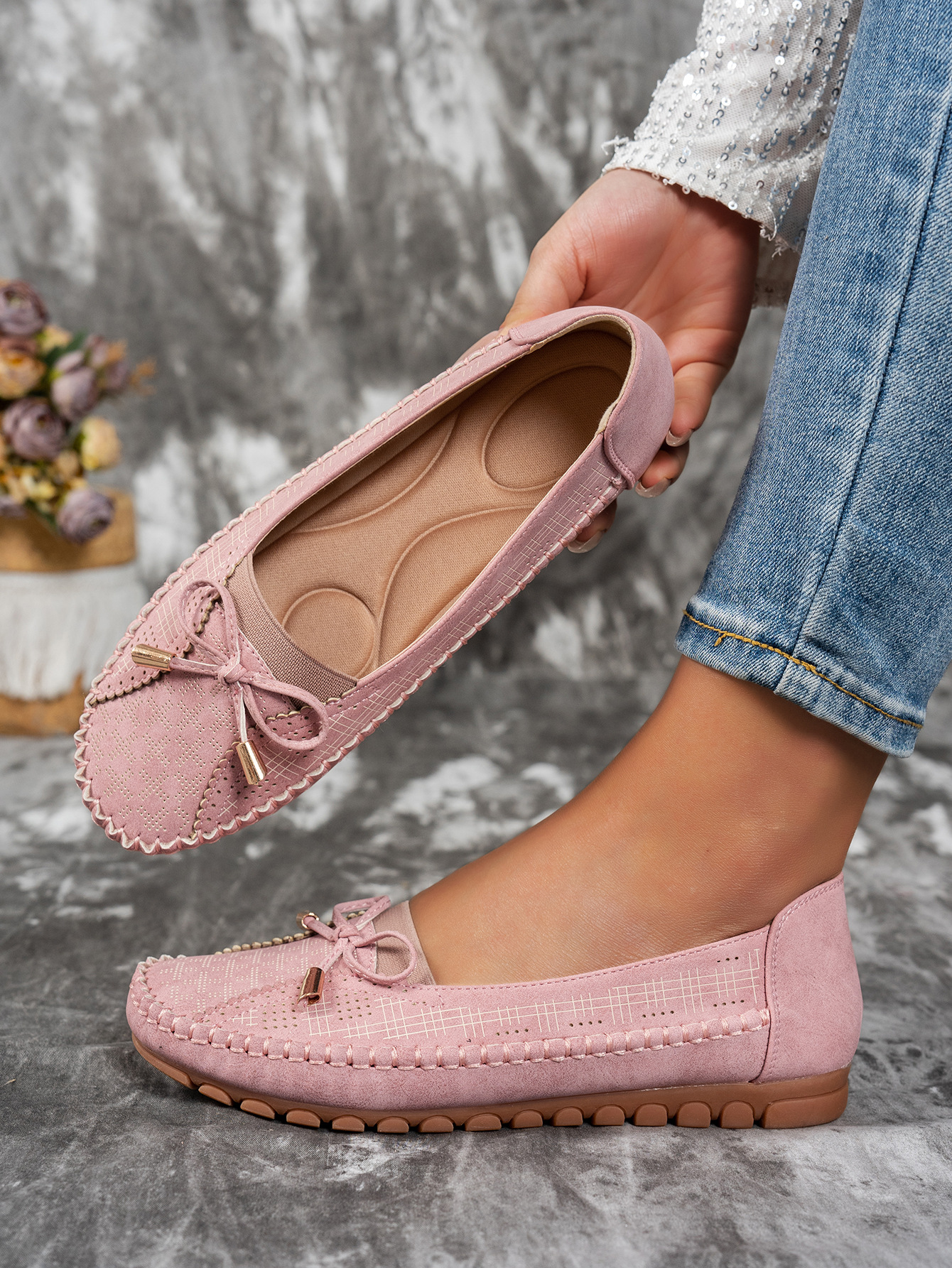 Large size popular foreign trade sewing butterfly knot solid color women's flat bottomed loafers