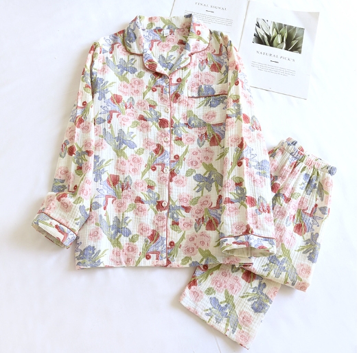 Large size artistic cardigan skin friendly and can be worn as an outerwear set