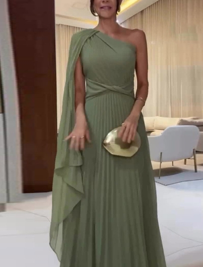 Solid color slanted collar with raglan sleeves, slim and elegant dress