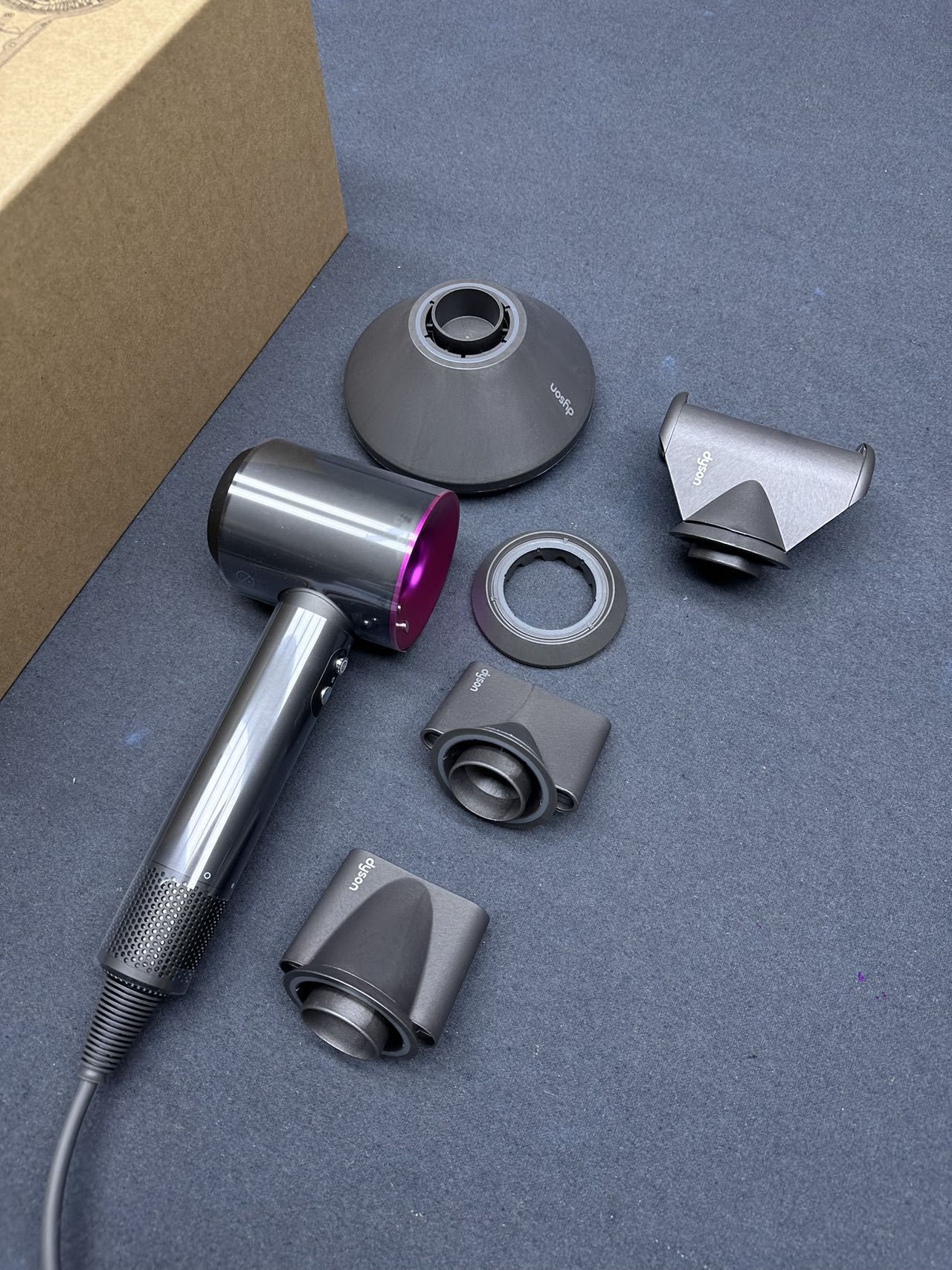 Electronic hair straightening comb HD08